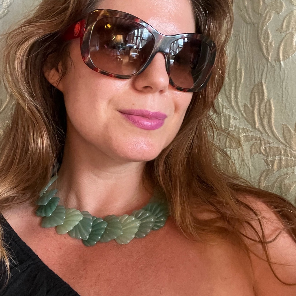 Green Leaf Bakelite Necklace Vintage 1980s